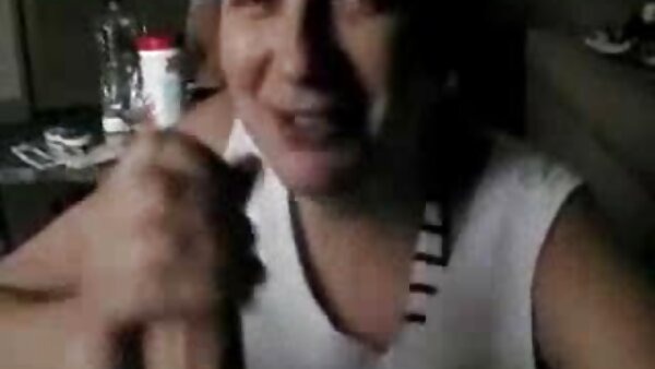 Желба за сперма бринета Рејчел Еванс дава туѓоб и дувалка на пов камера