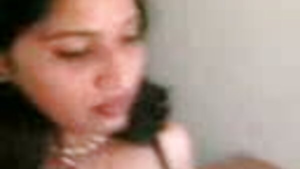 Вкусната азиска проститутка Лајла Леи добива силно удирање додека дава мине во MMF