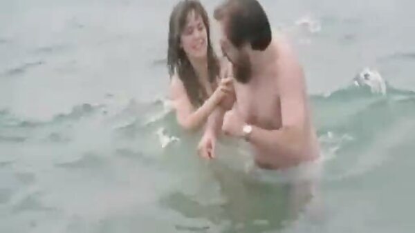 Хели Меј дивее со својата нова огромна играчка