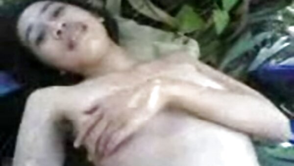 Русокоса, развратна пиленце Кали Капри е удирана и се свртува на стомакот