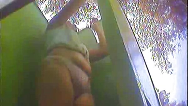 Мега бусти милф Ава Адамс е тешко заебана во видеото со скриена камера