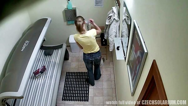 Петел сака русокоса бебе Лејла Пичблум добива прикован