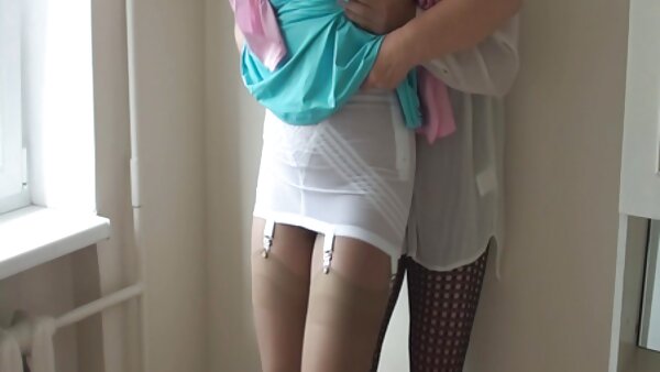Прекрасната бринета во супер секси долна облека Кеиша Греј има секс со две лути пички